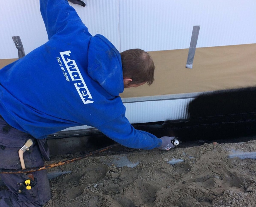 Kimnaad-waterdicht-maken-met-vloeibaar-rubber